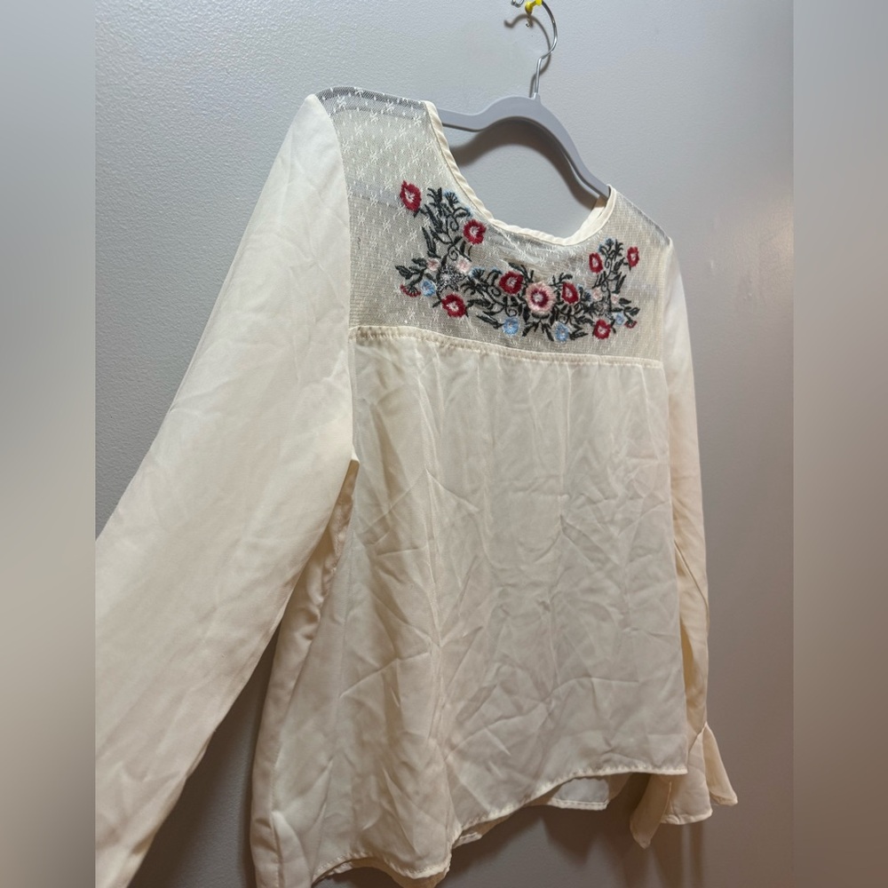 Embroidered Cream Blouse with Floral Design - Picture 5 of 6
